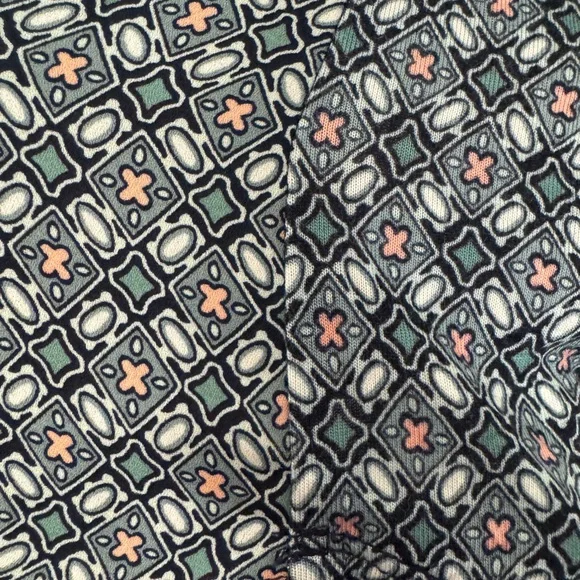 LOFT Mixed Media Tie-Neck Shell V-Neck Blouse Geometric Print Size Large - Picture 11 of 11